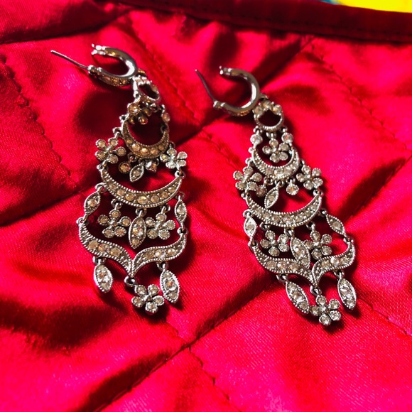 Beautiful chandelier studded earrings - Picture 7 of 8